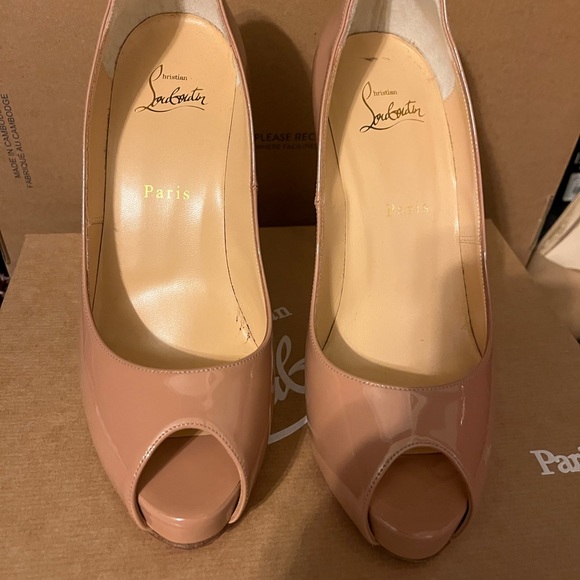 Christian L. Size 8 never worn - Picture 3 of 6